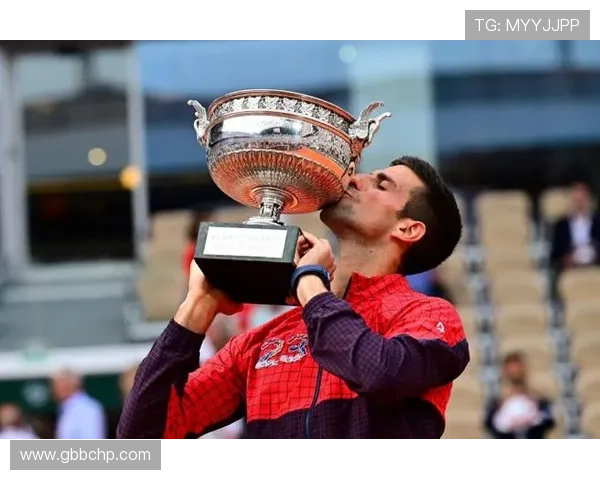 德约科维奇强势回归再夺大师赛冠军彰显传奇网球巨星不灭斗志 德约科维奇强势回归再夺大师赛冠军彰显传奇网球巨星不灭斗志