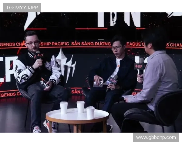 《2025年全球电竞赛事年度盛典即将开启 新兴战队崭露头角引发关注》 《2025年全球电竞赛事年度盛典即将开启 新兴战队崭露头角引发关注》