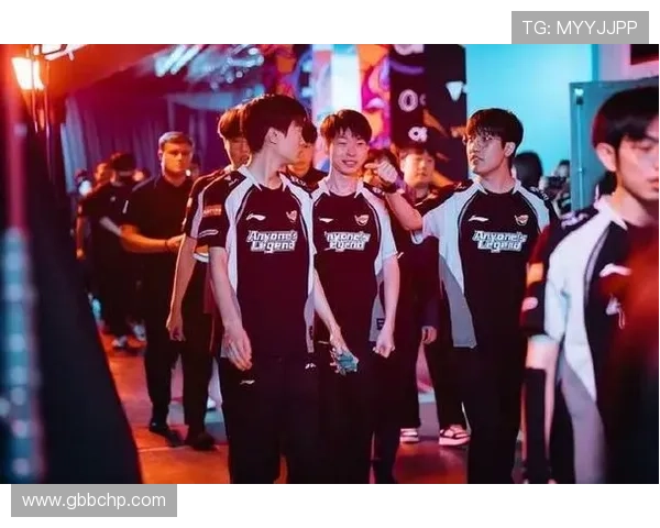 《电竞行业年度大事件盘点 各大赛事激战正酣 新兴战队崭露头角》 《电竞行业年度大事件盘点 各大赛事激战正酣 新兴战队崭露头角》