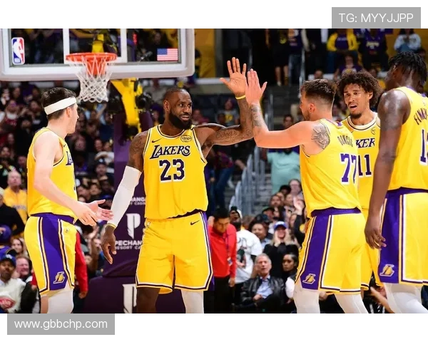 NBA赛季重启热潮:詹姆斯复出带领湖人再度冲击总冠军,杜兰特与库里竞争激烈 NBA赛季重启热潮:詹姆斯复出带领湖人再度冲击总冠军,杜兰特与库里竞争激烈