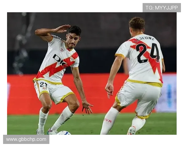 巴列卡诺俱乐部积极备战新赛季力求在西甲联赛中取得突破