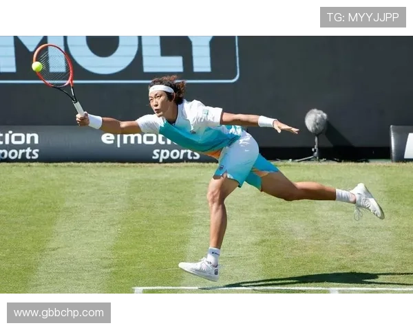 网球赛场激战正酣 名将纷纷出战争夺年终冠军荣耀