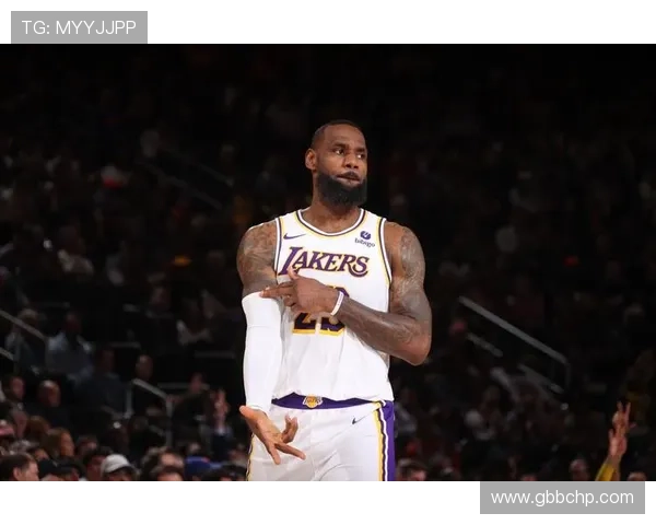 詹姆斯带领湖人逆转勇士全场轰下三双再创生涯里程碑