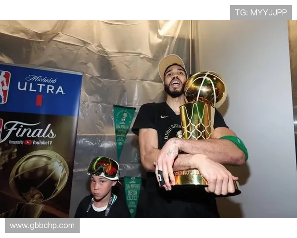 NBA新赛季风云再起球星交易传闻与争冠格局生变引发联盟热议走向 NBA新赛季风云再起球星交易传闻与争冠格局生变引发联盟热议走向