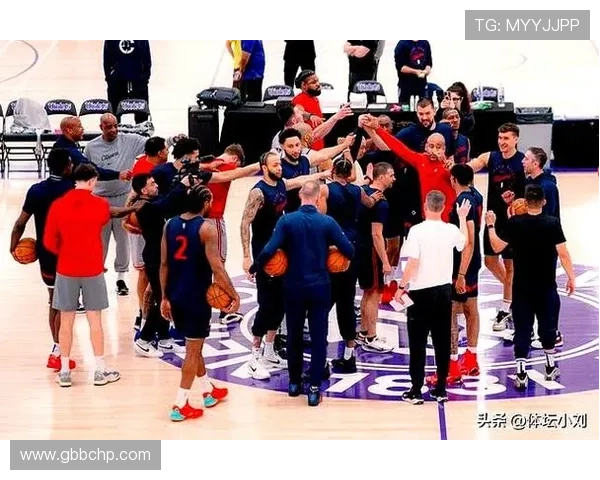 湖人逆转勇士收获关键胜利球星爆发推动季后赛格局生变风向再度转