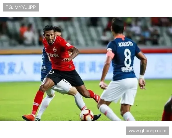 赫罗纳新赛季重组左翼防线，阿莱克斯·莫雷诺正式加盟球队